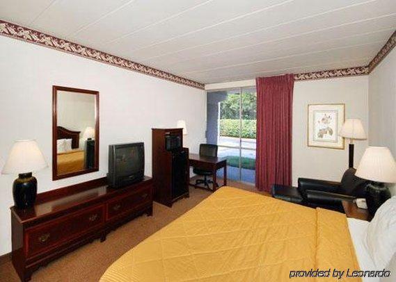 Quality Inn North Yellow Tavern Pokoj fotografie